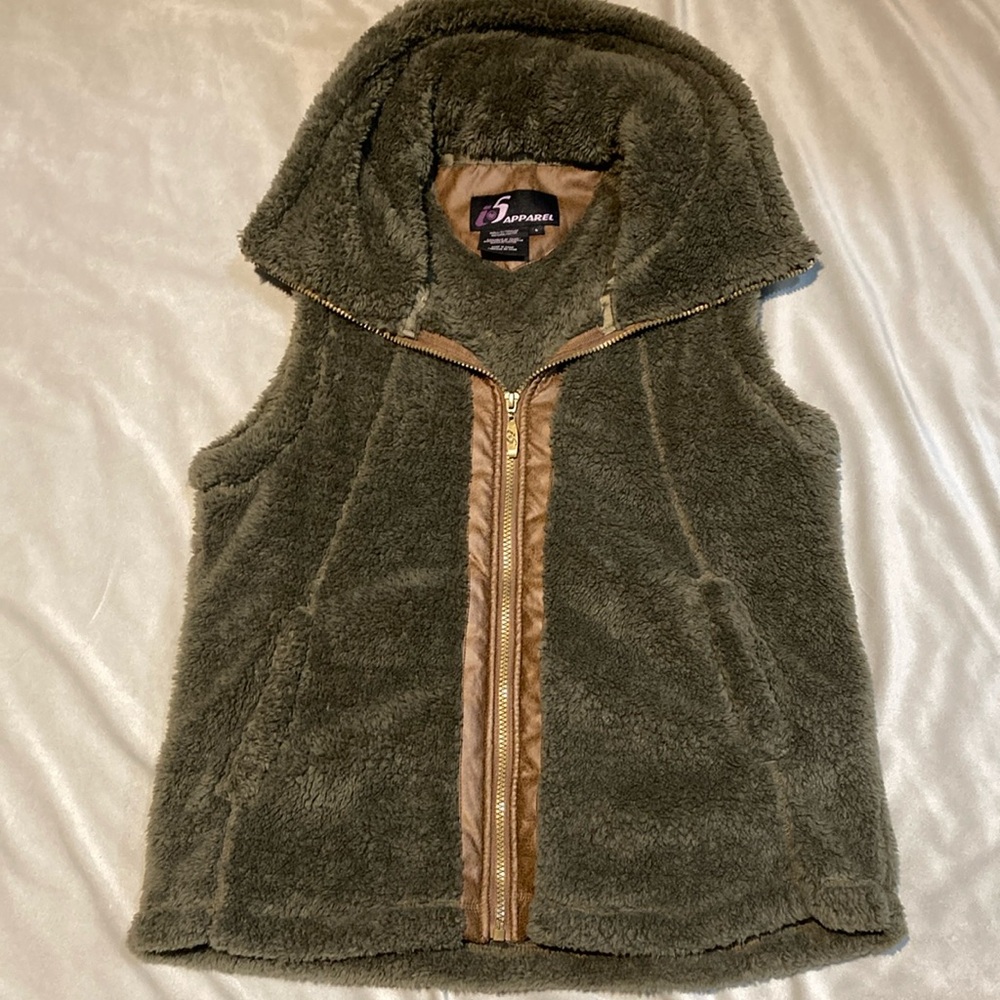 NWOT Women’s Climate Concepts Fluffy Fleece Vest